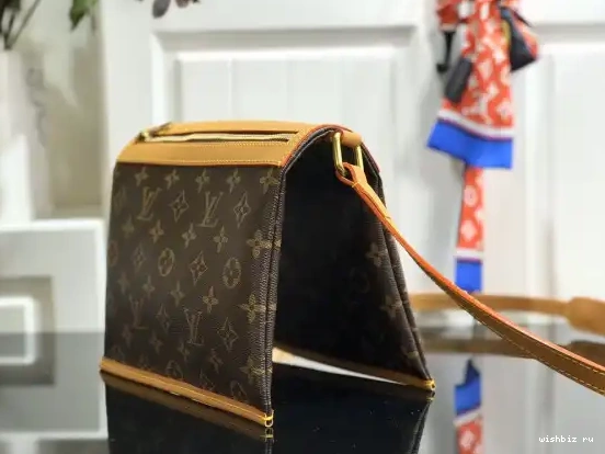 WIS SLANTING VUITTON LOUIS 0531